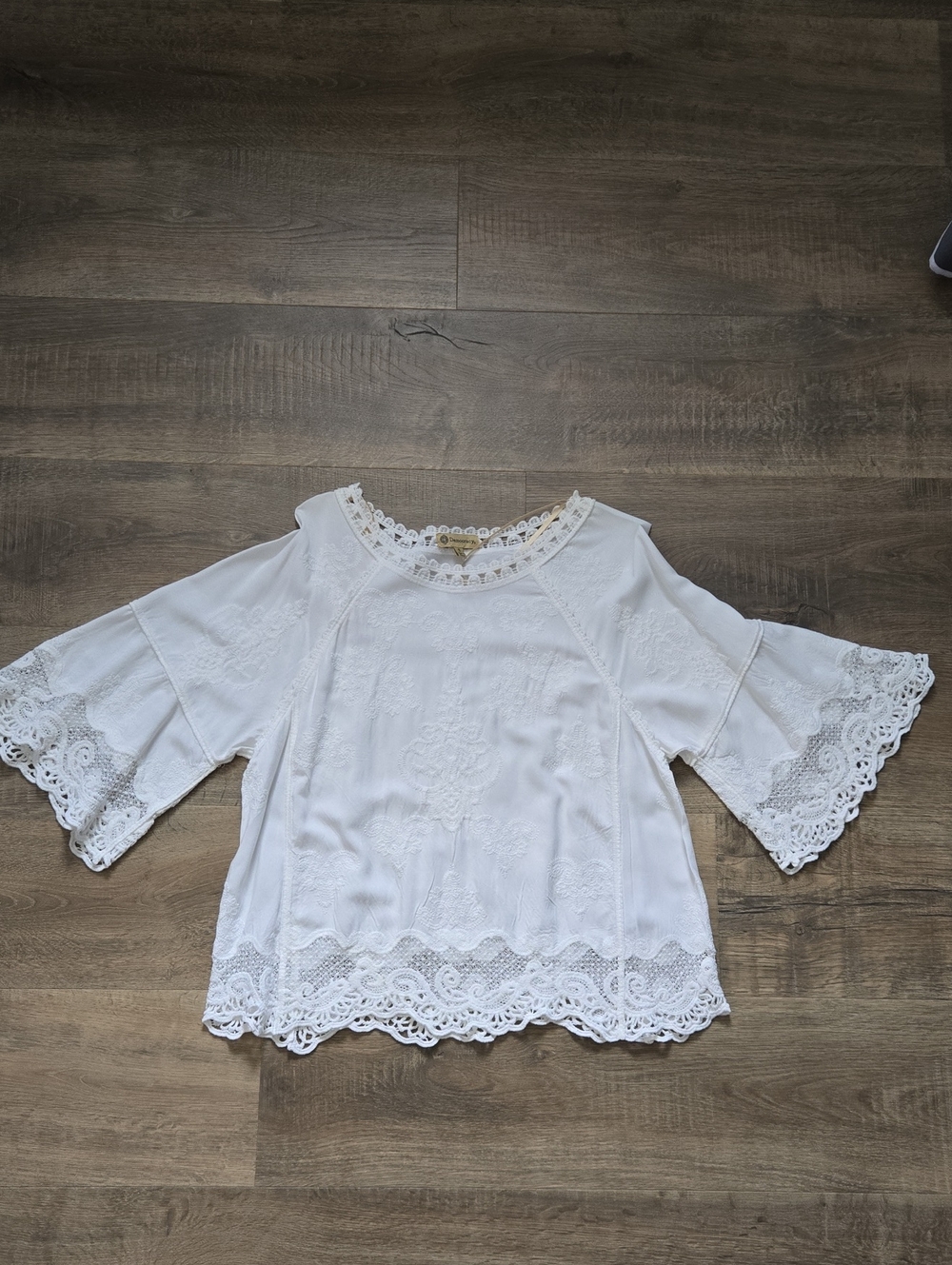 Democracy Ivory Lace Top Small, NWOT